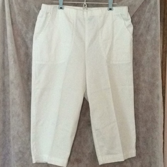 white stag capris with pockets